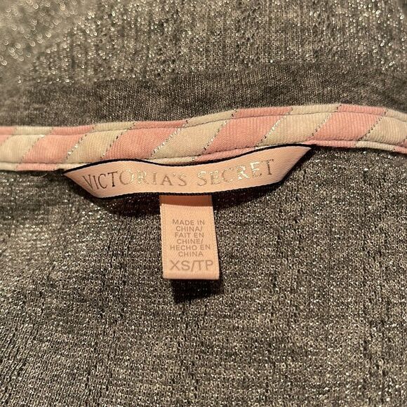 Victoria’s Secret gray sparkle Henley style sleep top. XS. - Picture 6 of 6